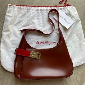 Vintage Salvatore Ferragamo shoulder hobo bag 💃